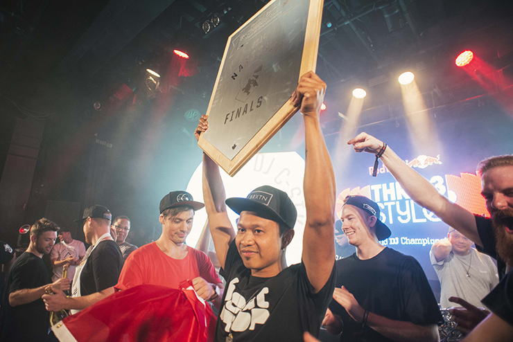 DJ C-SIK presents the winners plaque at the Red Bull; Thre3style Competition in Vancouver; BC; Canada on July 26; 2014 // Tyler Branston / Red Bull Content Pool // P-20140728-00634 // Usage for editorial use only // Please go to www.redbullcontentpool.com for further information. //